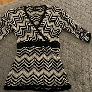 White House Black Market Monochrome Chevron V-Neck Blouse